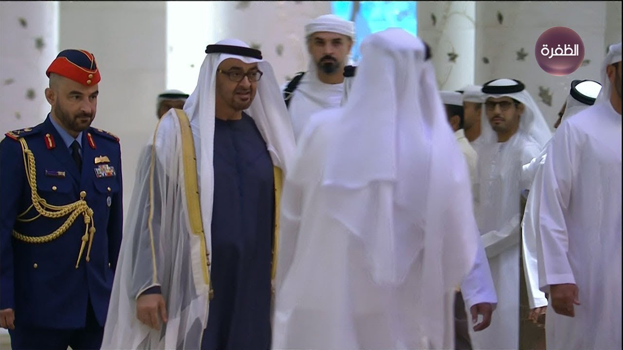 رئيس الدولة يؤدي صلاة عيد الأضحى في جامع الشيخ زايد في أبوظبي