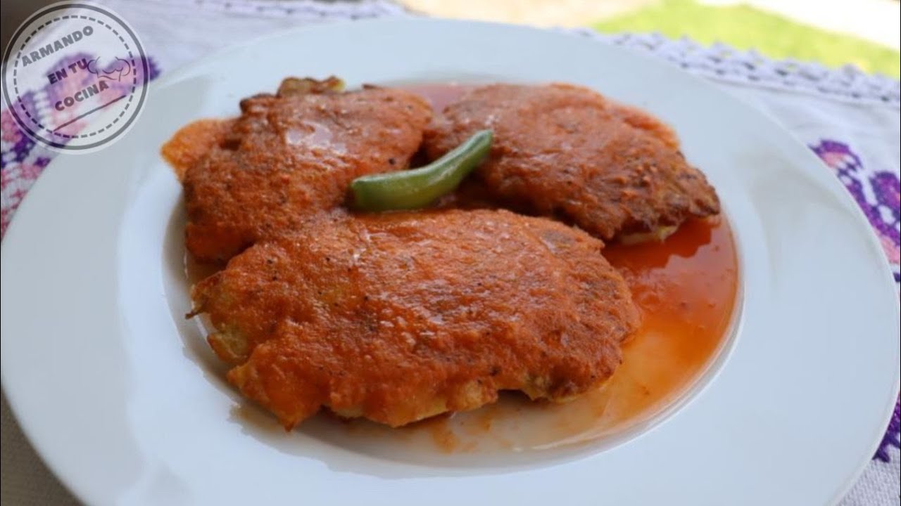 Tortitas De Chayote Con Queso En Salsa Roja