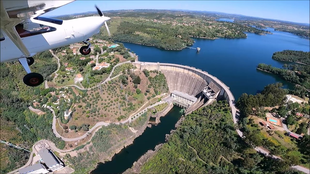 Subir o Rio Zêzere de Constância à Barragem do Castelo de Bode.