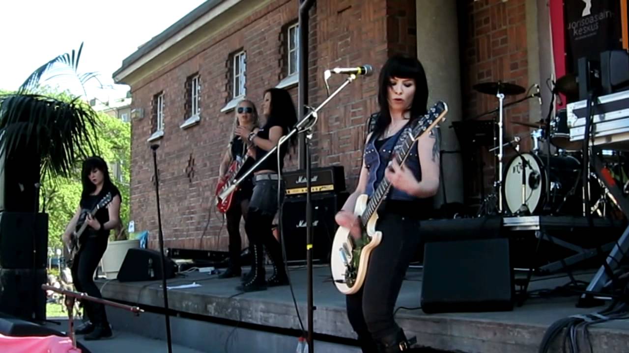 Barbe-Q-Barbies - Aggression Song @  Kallio Kukkii, Helsinki 22.5.2011
