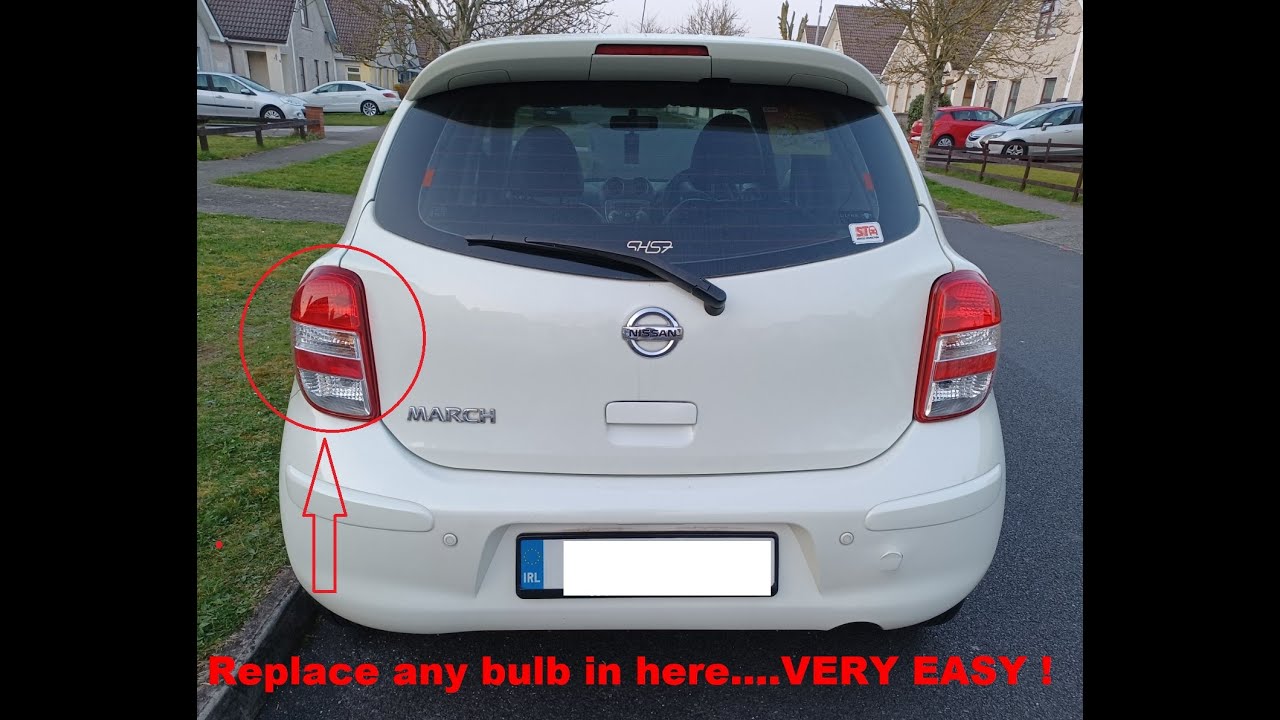 Замена задних ламп в Nissan March Micra K13