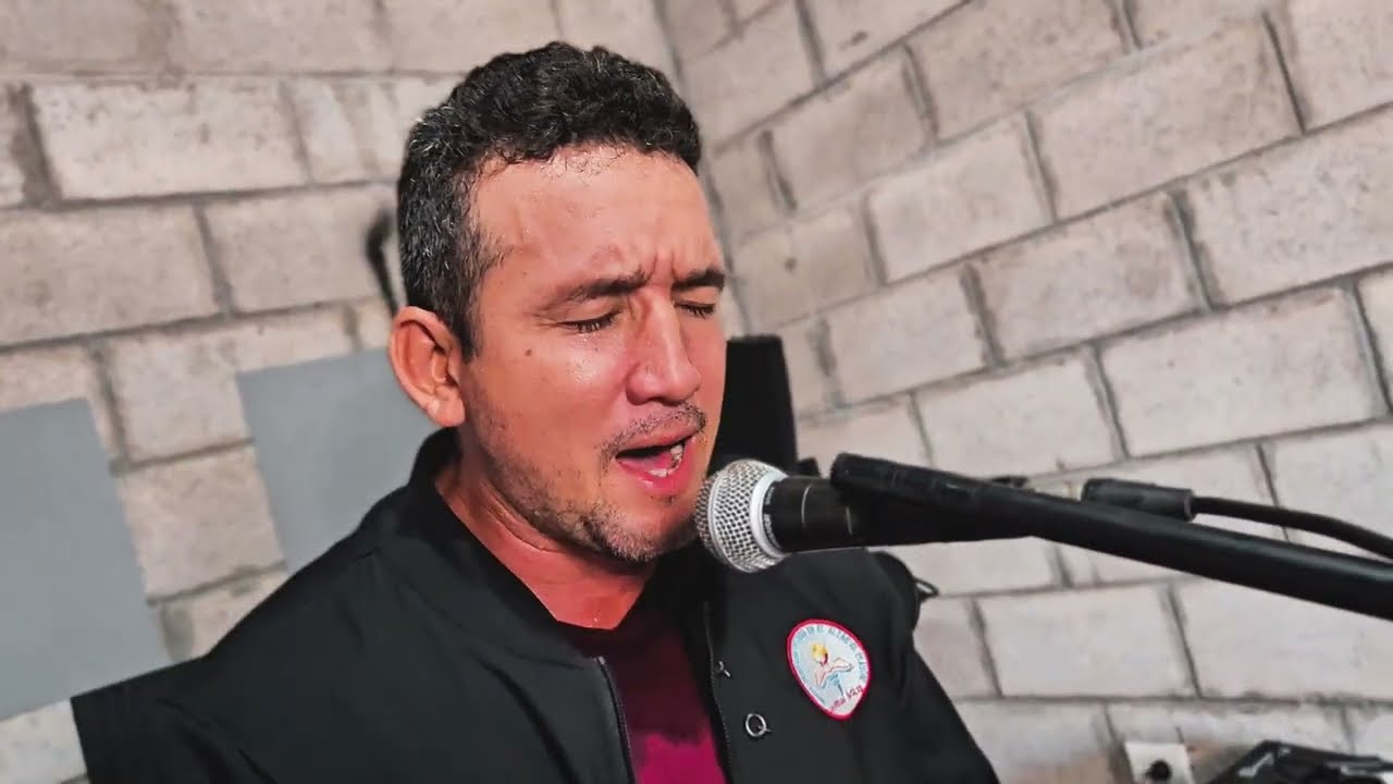 Alabanzas Inspiradas En Vivo - Alex Rivas / Mi Vida Está Confiada En Dios y muchas mas