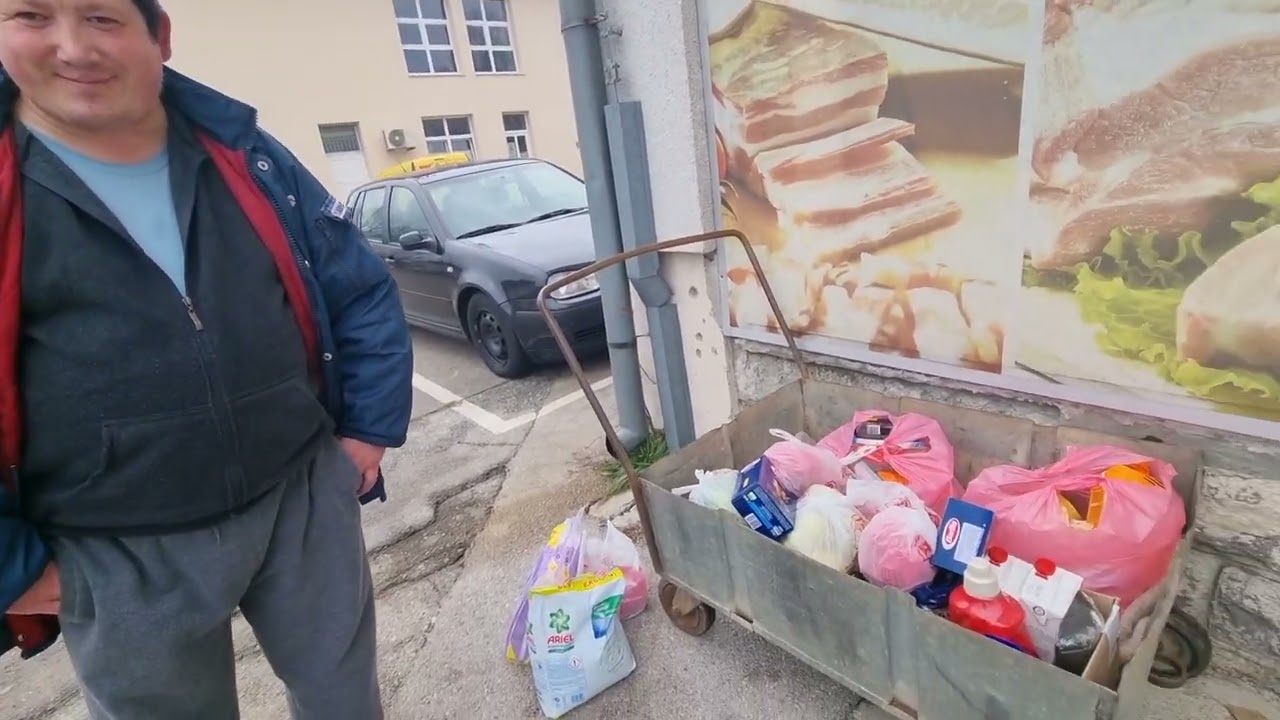 BOZICNI DAROVI ZA SIROMASNU OBITELJ RELJA OD EKIPE SA KANALA FARMA ...