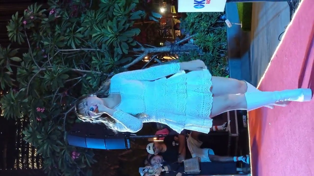 Vicky Shu Performance 'Mari bercinta - yang penting happy' at Sarinah Musikustik 290923
