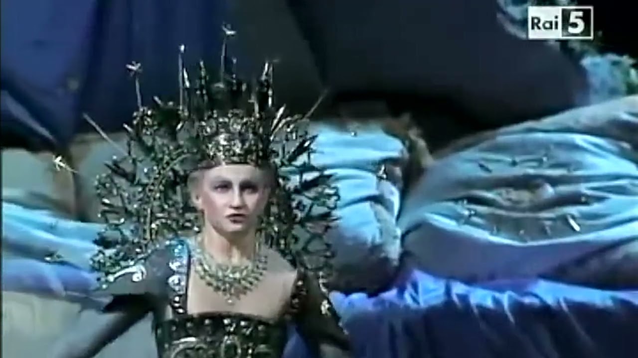 Viktoria Loukianetz, Soprano - Queen of the night