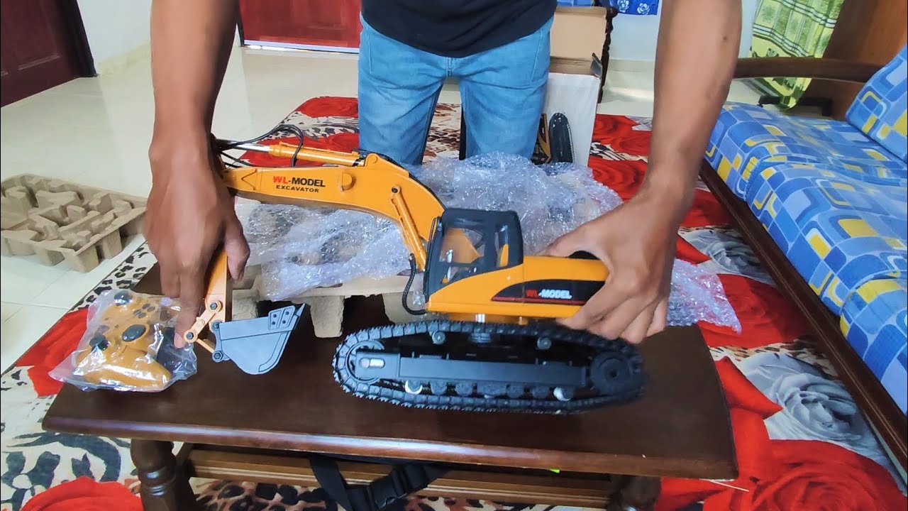 Unboxing WLtoys 16800 RC Excavator Metal Tracked + Matel Bucket - Caterpillar Design