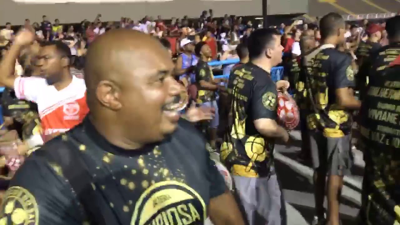 Ensaio da bateria do Salgueiro na Sapucaí para o carnaval 2020! Bateria furiosa na apoteose!