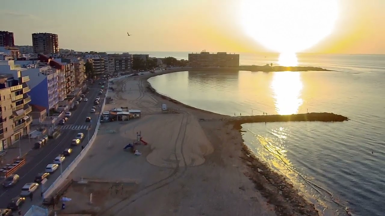 Siente lo que siente una gaviota al amanecer | Playa de Los Locos desde el aire | Dron 4K