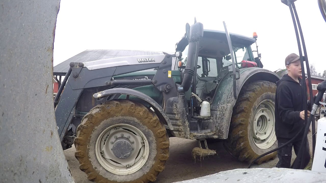 Syys kyntöä + Valtra T 213 ja kverneland