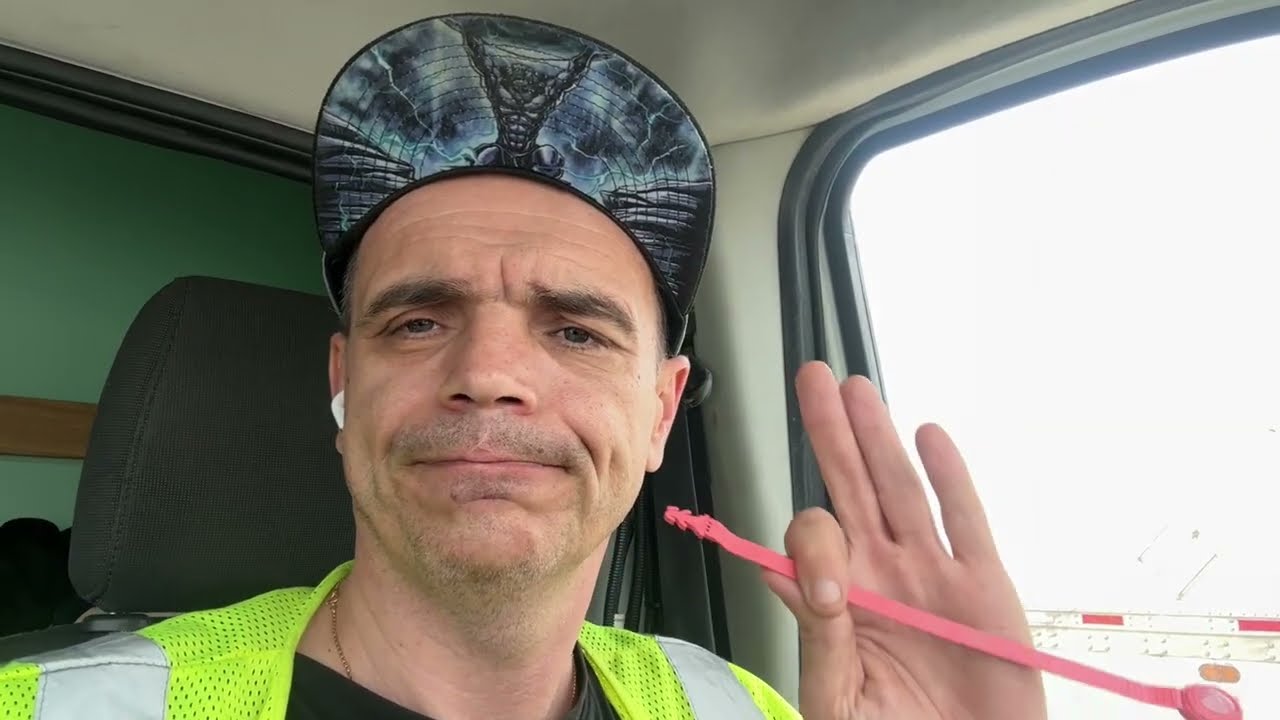 Маленький далекобійник у США 🇺🇸 Box Trucks з локала получився ТЕХАС