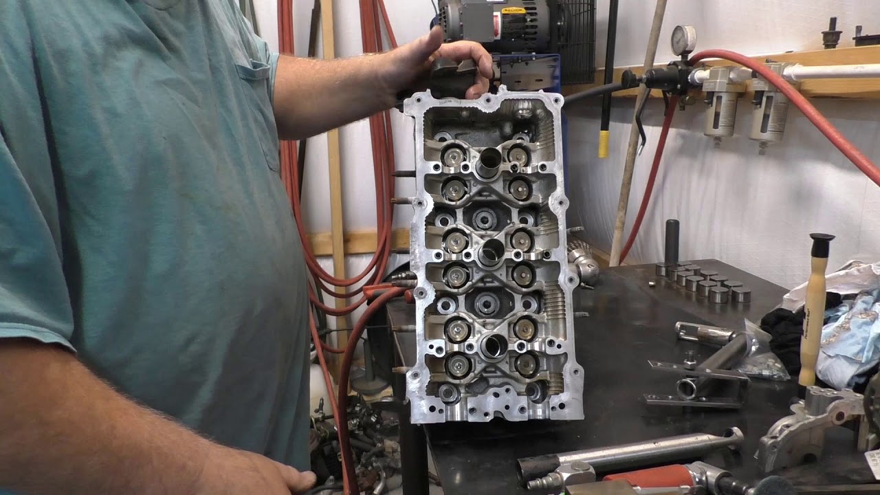 Чистка головки блока цилиндров и притирка клапанов Nissan VQ35DE, часть 1