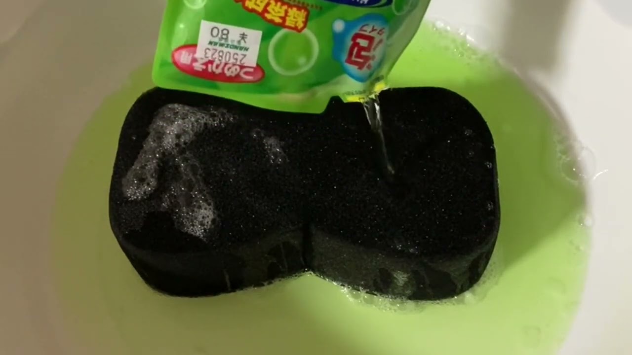 【ASMR】New black sponge × Green tea scented bath cleaner🖤🍵🌿新しい黒スポンジとお茶の香りのお風呂の洗剤でもこもこしてみた🖤🍵🌿