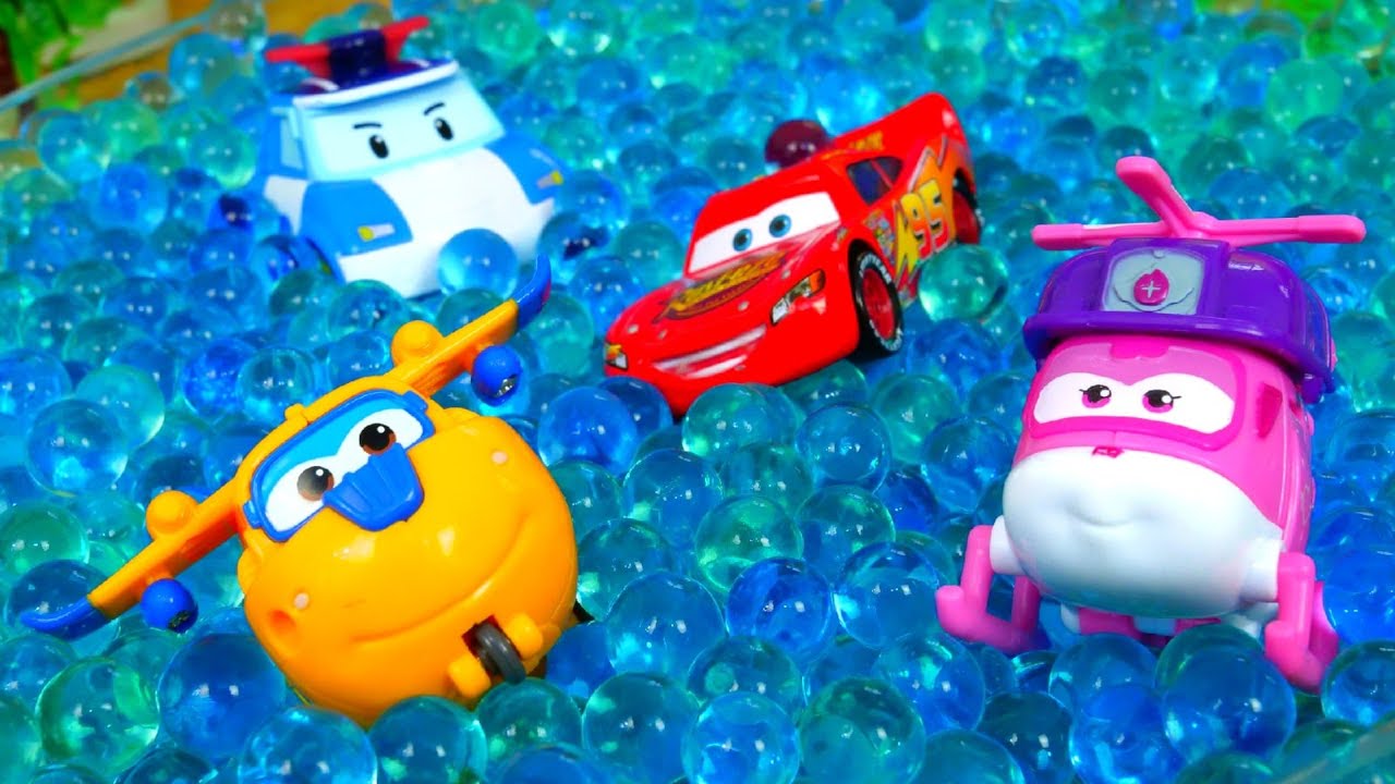Lightning McQueen & Cars' toys - Kids' Cars and trucks for kids videos