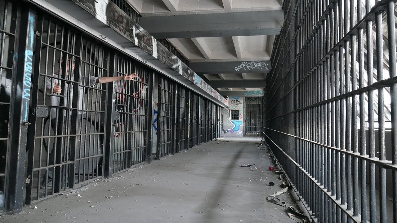 Exploring the Historic Abandoned Lincoln Heights Jail in California