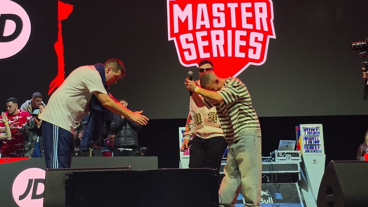 Arkano vs chuty Sonido ambiente desde el publico