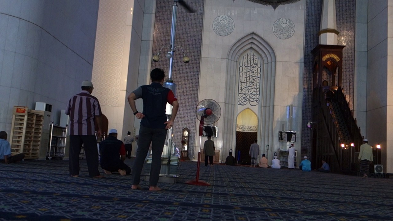 Ustaz Fahmi - Beautiful Adhan at the Blue Mosque in Shah Alam, Malaysia