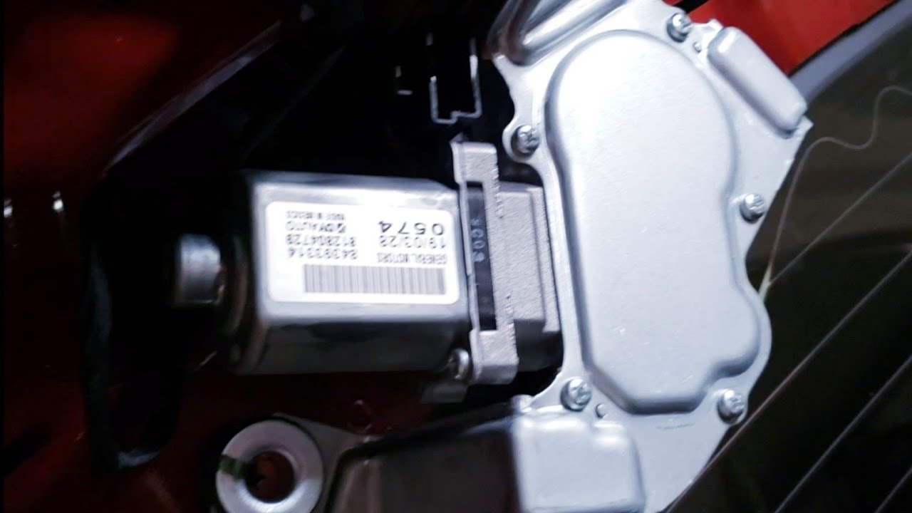 Rear wiper motor replacement on a Chevrolet equinox (part  2)