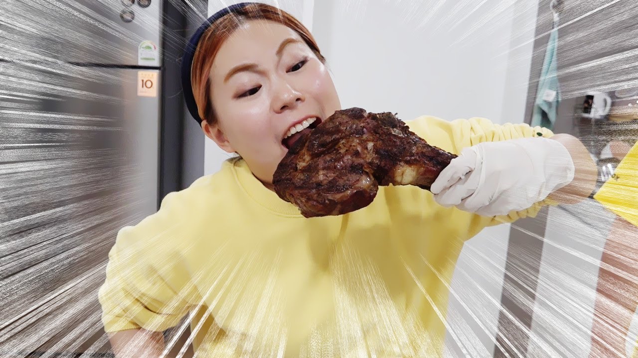 수빙수가 토마호크 스테이크 고기 먹는 영상