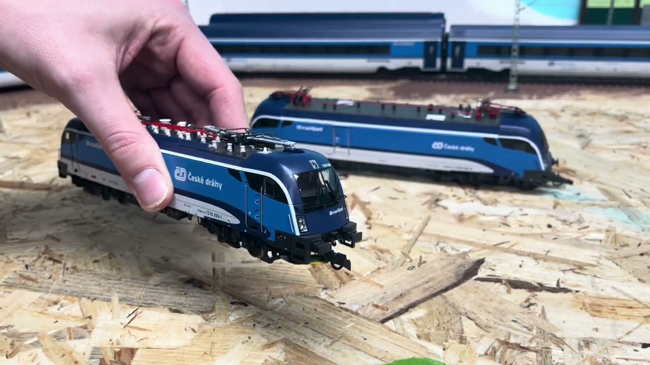 Vergleich Railjet Jägerndorfer - PIKO