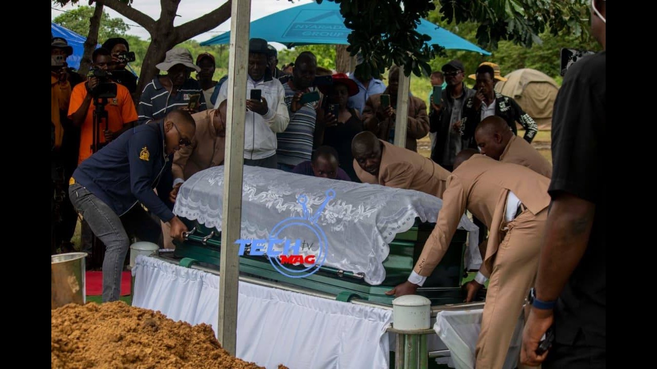 #FullVideo Watch the body of cde bombshell Blessed Runesu Geza being laid to rest.