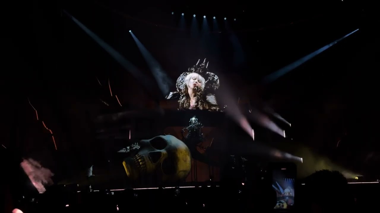 Lady gaga “Mayhem ball tour” killah +zombieboy + lovedrug + just dance+ Applause opening night 