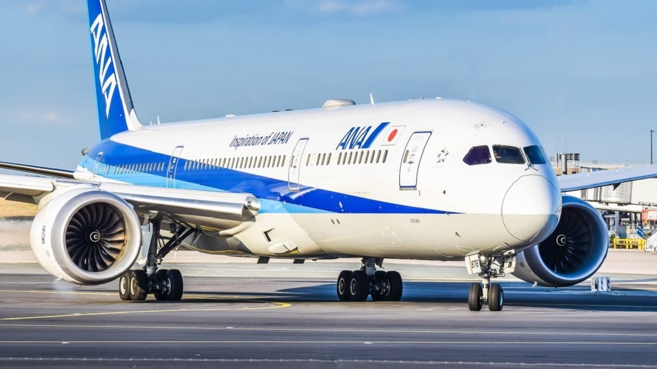 Boeing 787-9 ANA engines start-up in Paris CDG airport