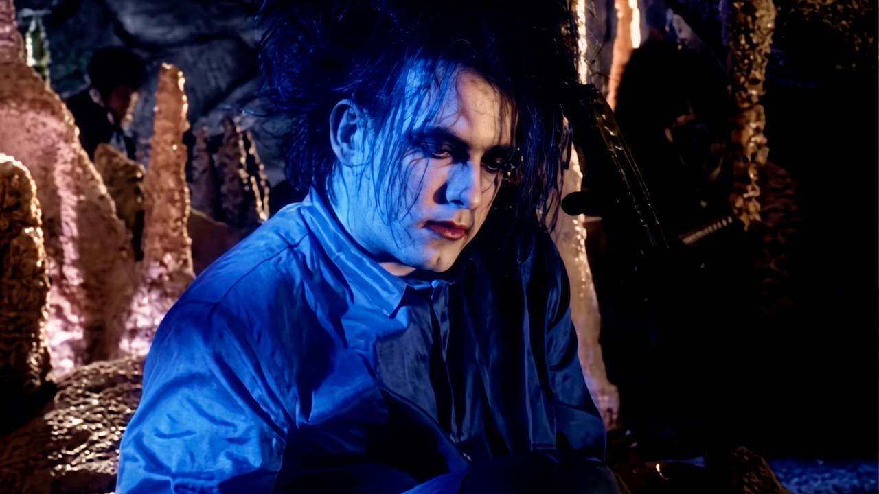 The Cure - Lovesong (Official Music Video)