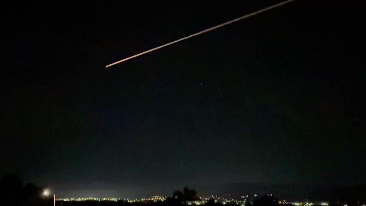 Watch SpaceX's Crew-11 spacecraft make a fiery re-entry during 1st medical evacuation from ISS