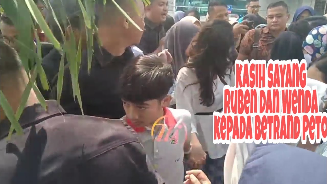 Kumpulan Bahasa Tubuh RUBEN ONSU Dan SARWENDAH Sayang Sama BETRAND PETO