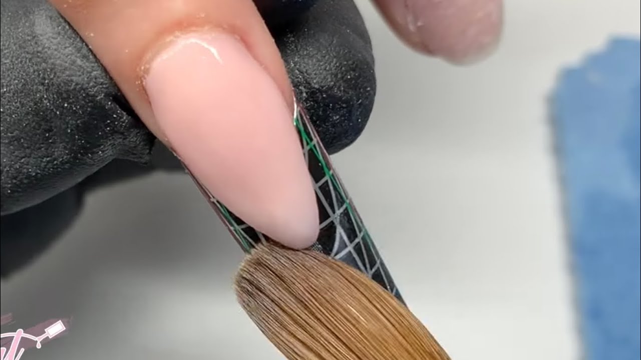 Uñas con almendra y glitter rose gold