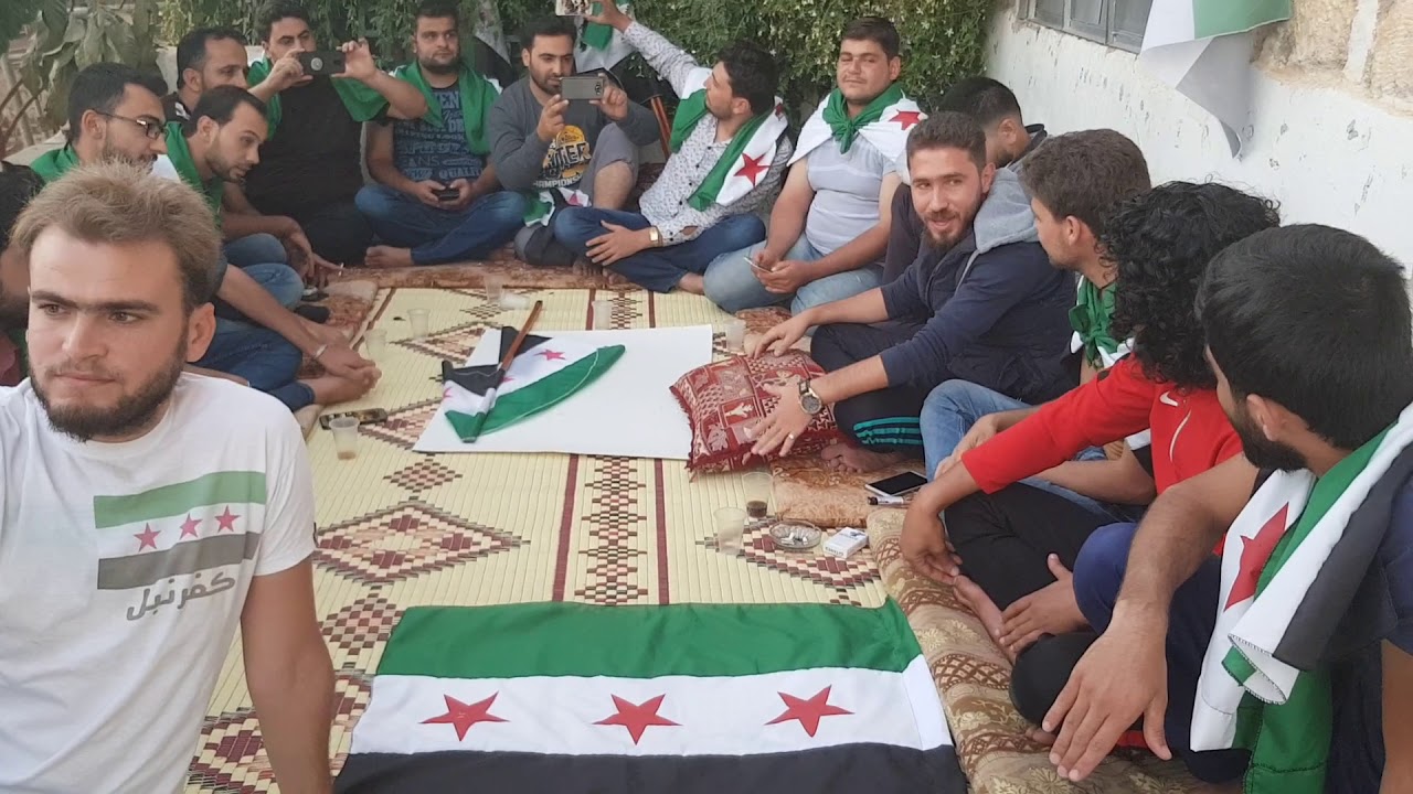 كفرنبل اليوم .. جلسة ثورية مع الساروت والشباب الأحرار خلال التجهيز للمظاهرة 4 _ 10 _ 2018