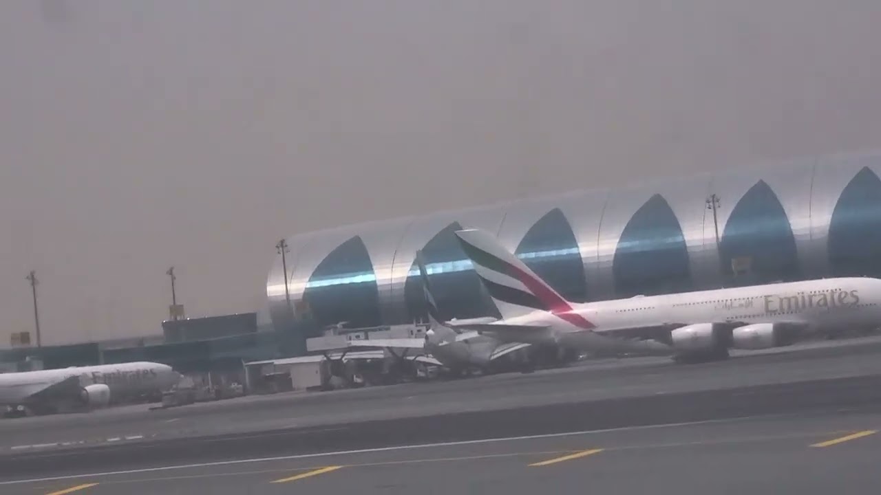 Emirates EK 625 landing at Dubai