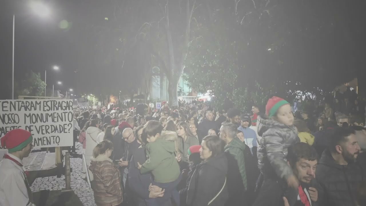 NICOLINAS 2024: Cortejo do Pinheiro com milhares de pessoas, no início das Festas Nicolinas