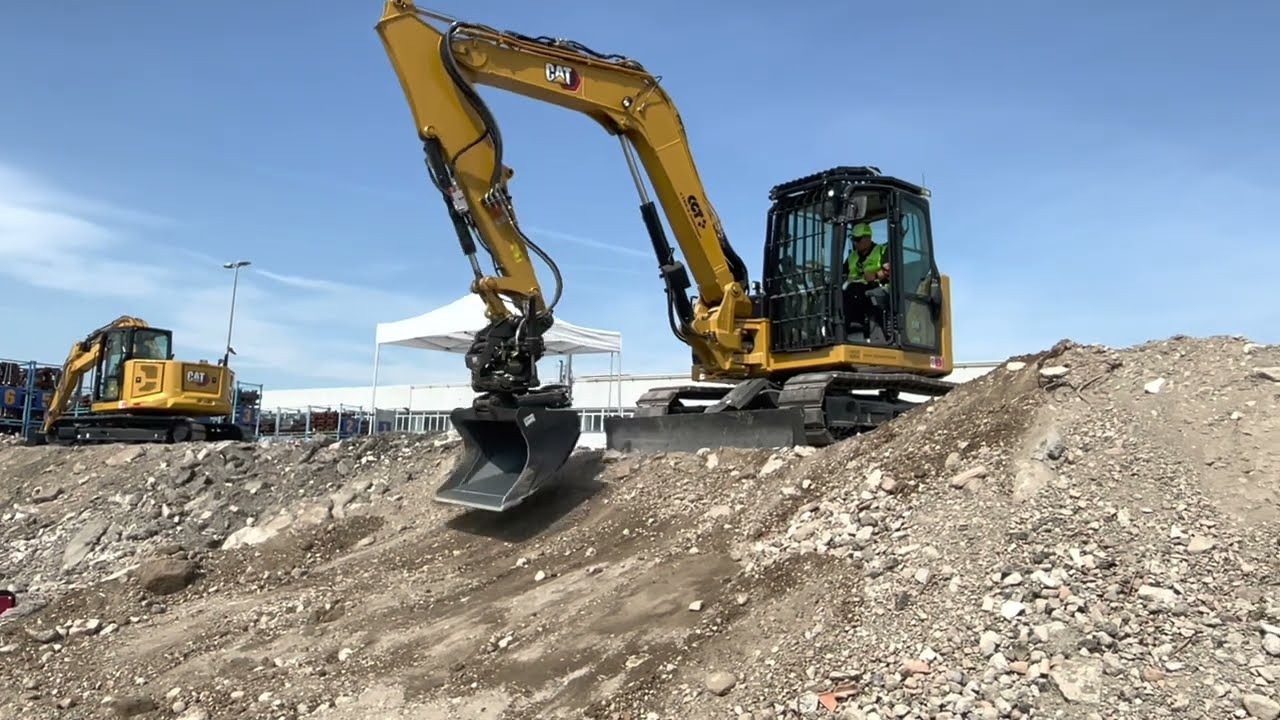 Presentazione Caterpillar next generation e attrezzature Simex 2022