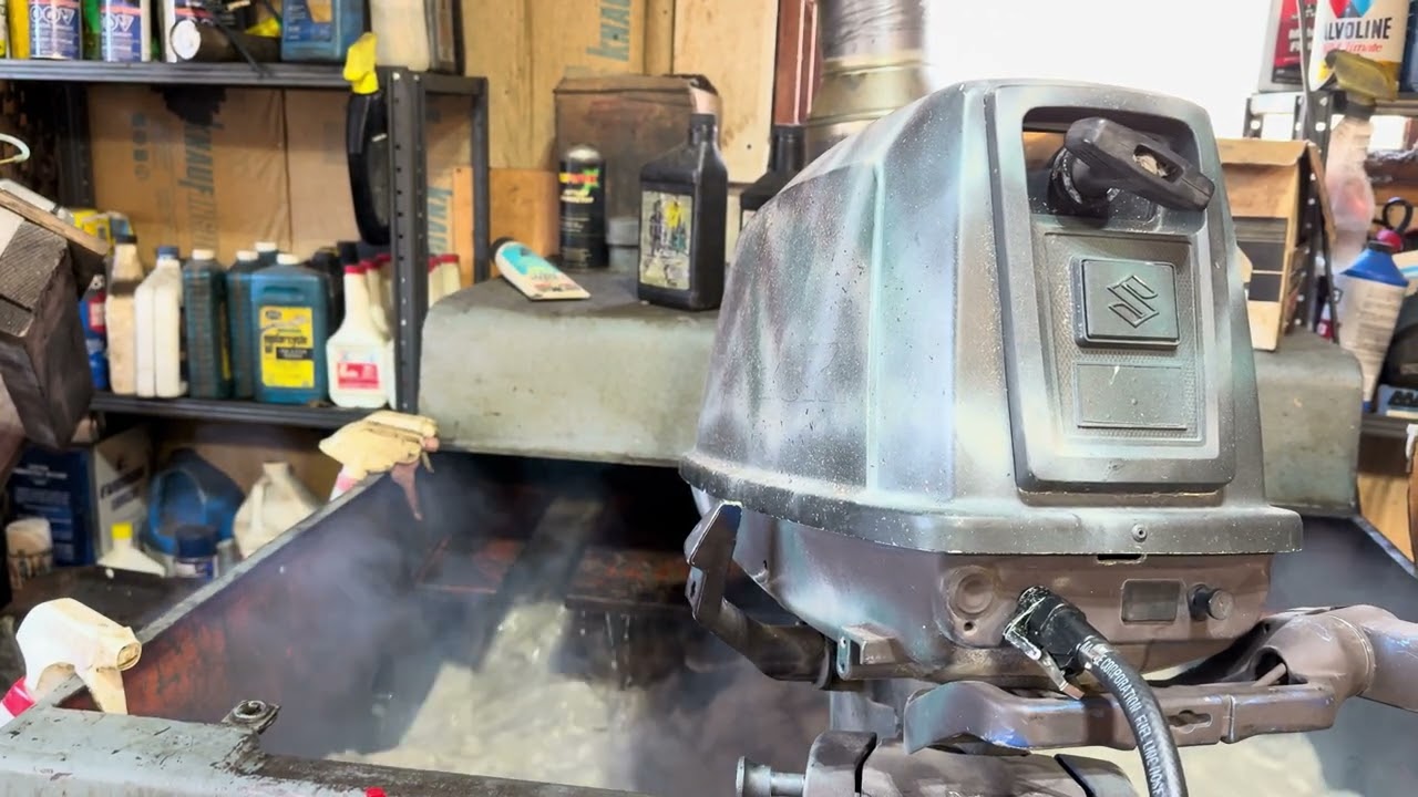 Suzuki DT 9.9hp outboard motor tank test