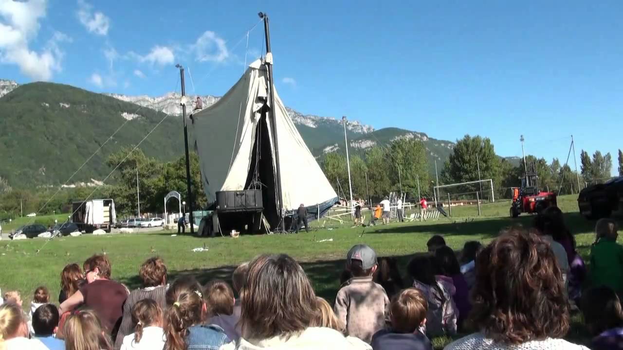 Le Chapiteau de l'Isère arrive au Touvet (video)