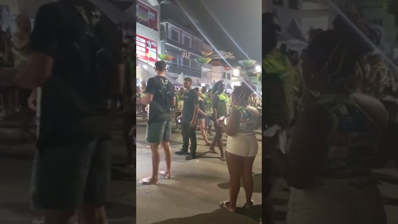 Boa noite a todos otima segunda-feira de carnaval pra todos vocês com o bloco da rua de cima 