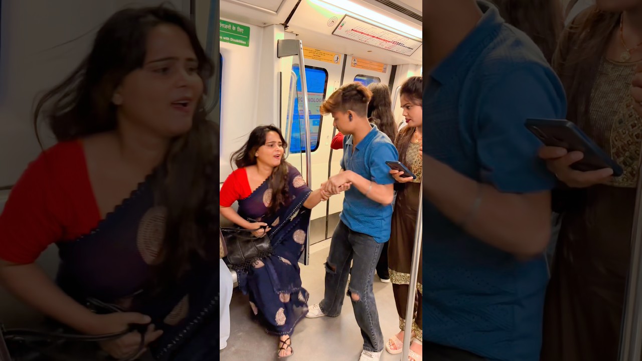 What is happening in the Delhi Metro 😳😱 #youtubeshorts