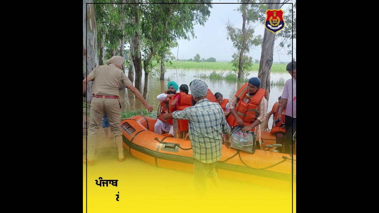 Gurdaspur Police working tirelessly to rescuing people trapped in low-lying areas. #punjabfloods