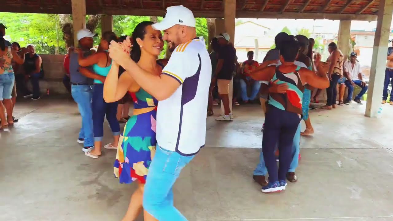 REI DO PISEIRO  E SEU PAR LEVANTANDO POEIRA NO BAILÃO ANIMADO DO AVIÃOZINHO