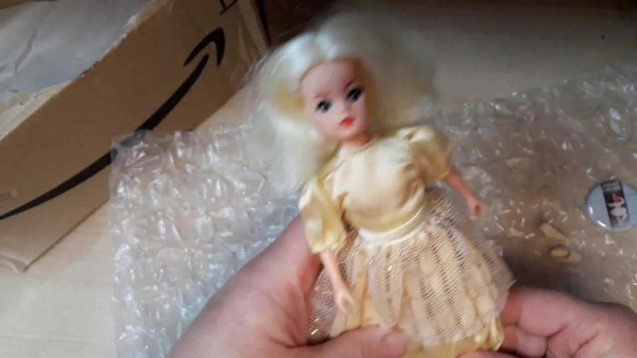 Sarah Louise /#sindy  doll box opening by Pedigree Toys exclusive for Debenhams stores in the UK