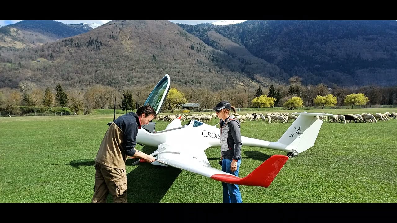 Planeur motorisé au dessus des Pyrénées