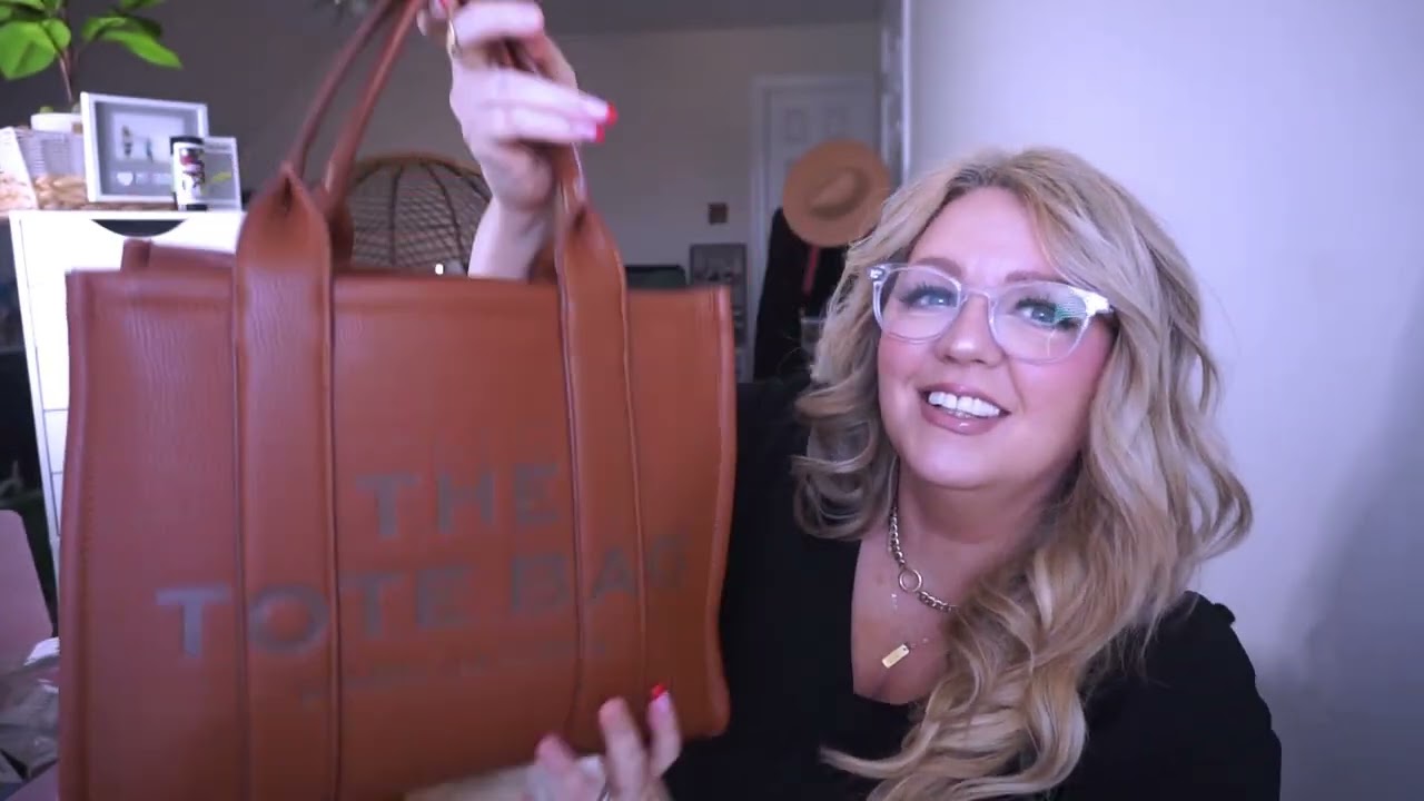 WHAT'S IN MY MARC JACOBS BAG