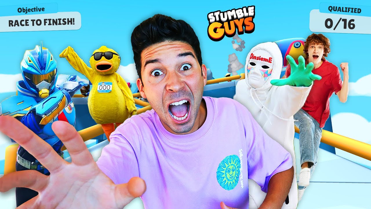 GIOCHIAMO A STUMBLE GUYS NELLA VITA REALE NEL PARCO DI GONFIABILI IN MARE PIÙ GRANDE DI SEMPRE!