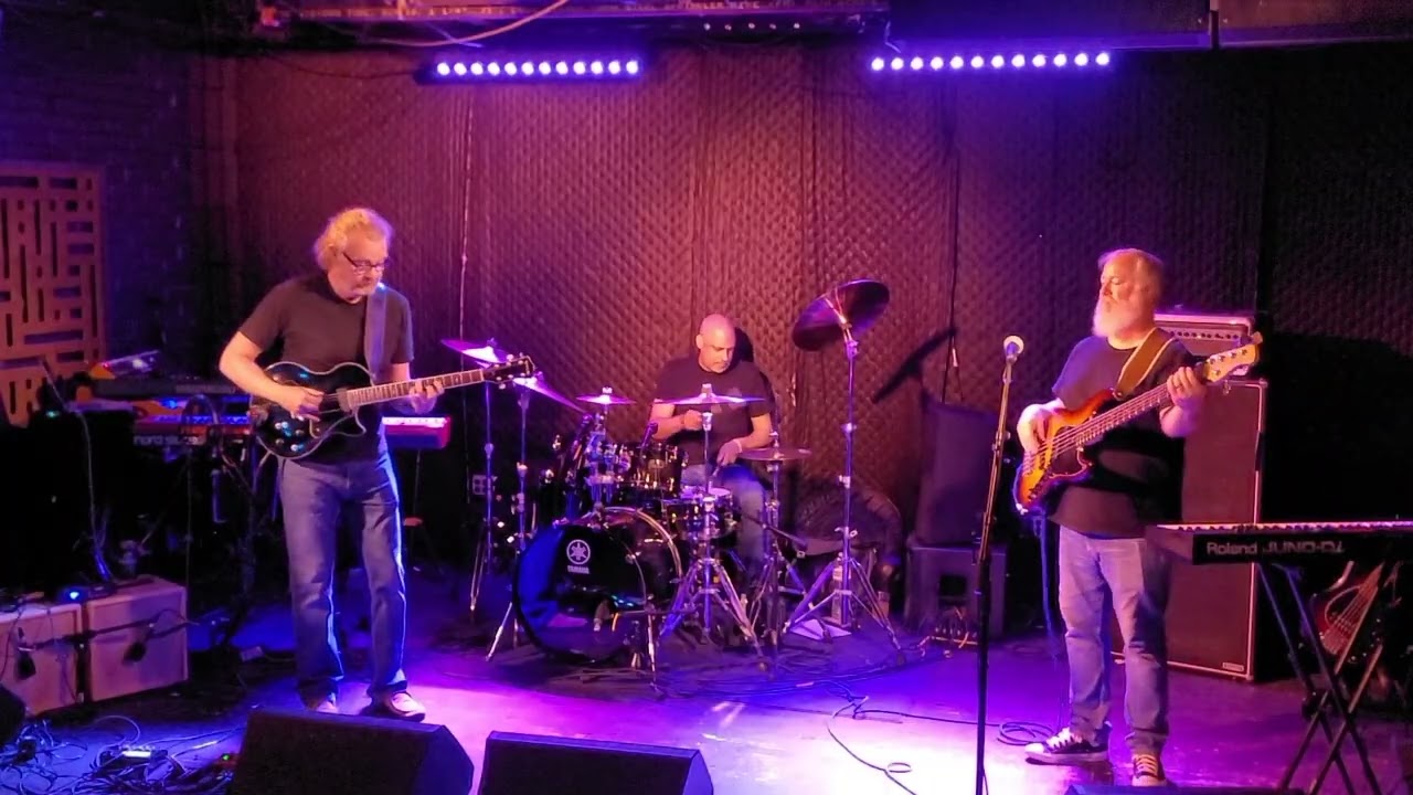 Tre Spiritus performing 
