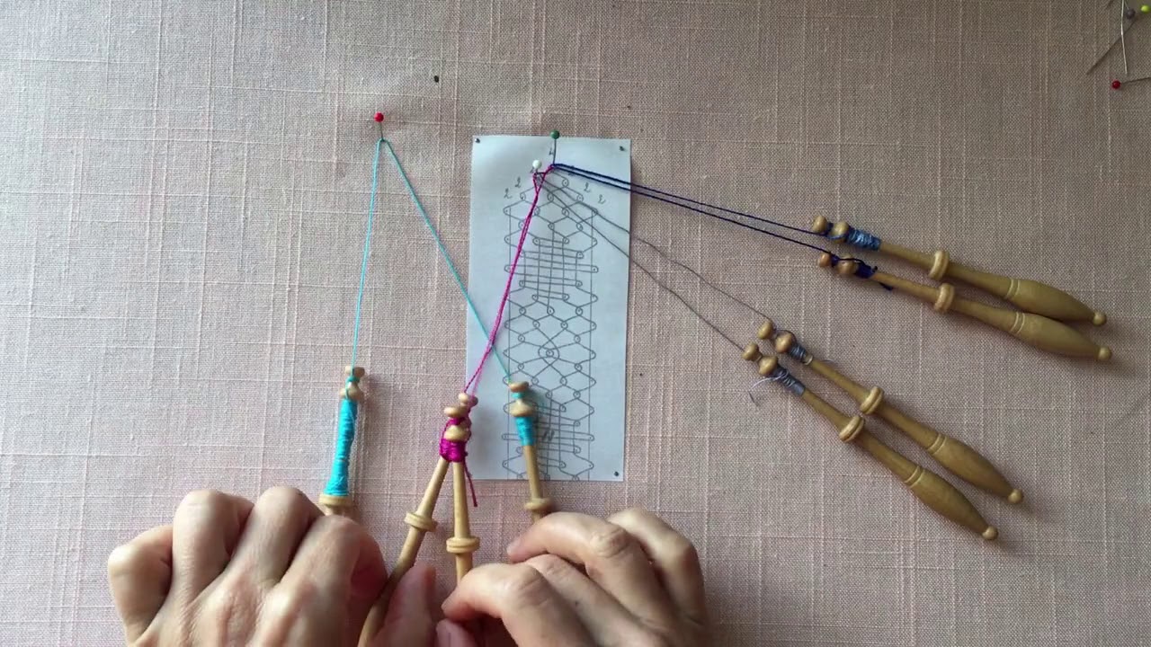 dentelle: D&eacute;marrage d'un ouvrage simple avec 4 fuseaux et ajout de paires en bord d'ouvrage