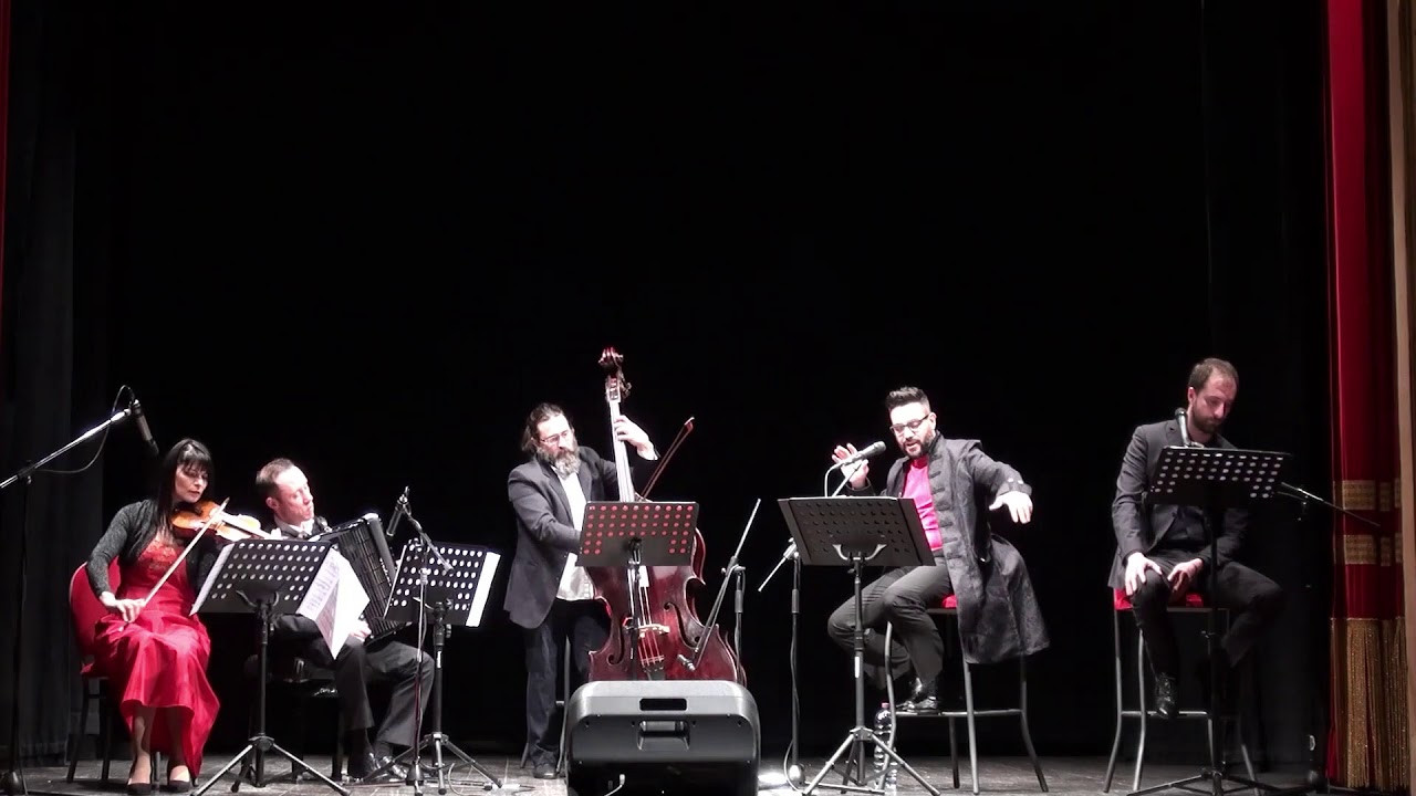 gli uccelli