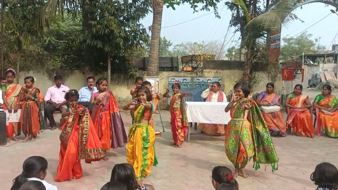 झुलवा पाळणा पाळणा बाळ शिवाजीचा ...