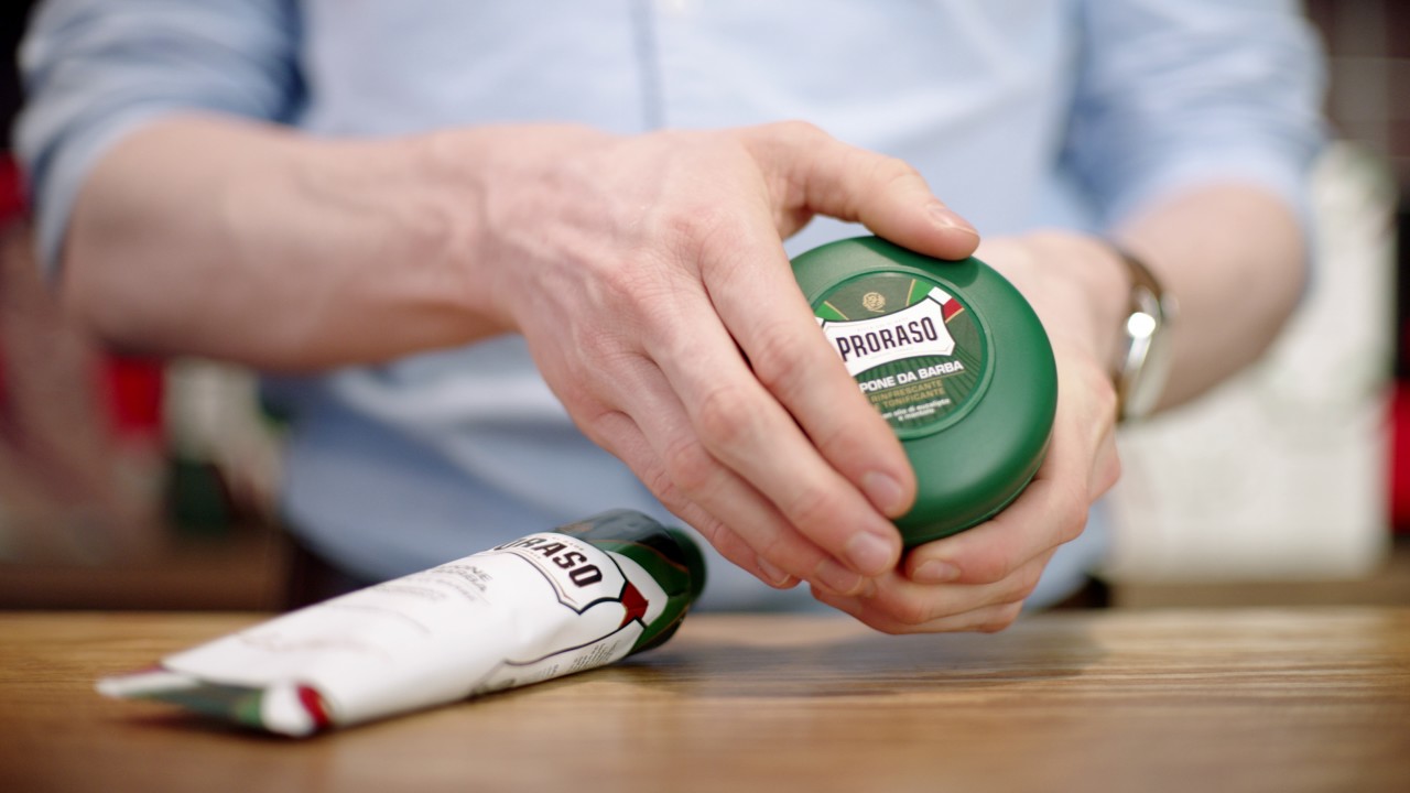 Hvordan bruke barberkost - Guide til tradisjonell barbering fra Barbershop.no - 3/5