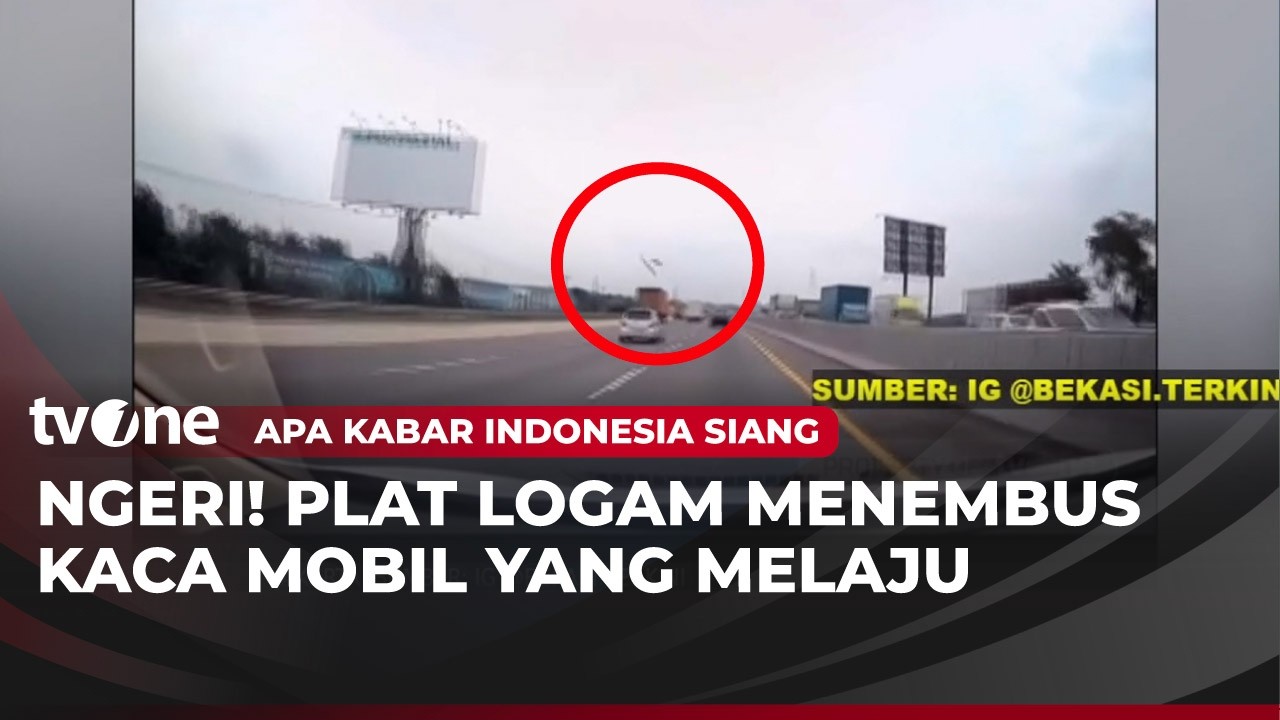 Plat Logam Terbang Hantam Kaca Mobil Bagian Depan di Tol Japek | AKIS tvOne